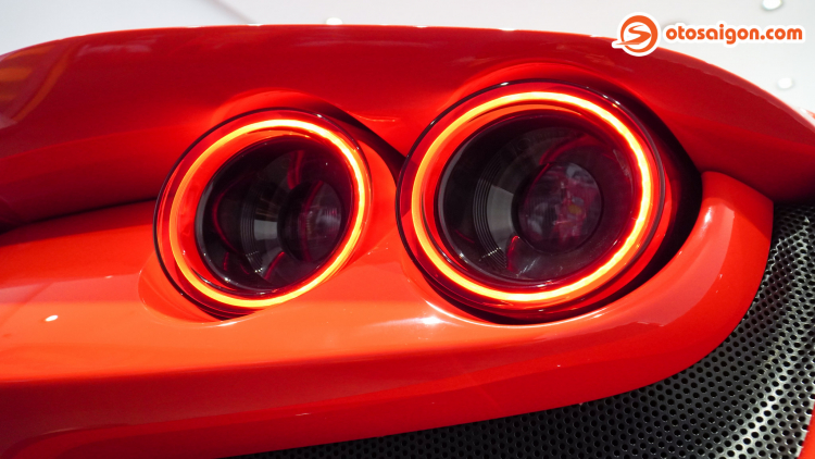 Cận cảnh Ferrari F8 Tributo tại Việt Nam: siêu xe mơ ước của người đam mê tốc độ Cận cảnh Ferrari F8 Tributo tại Việt Nam: siêu xe mơ ước của người đam mê tốc độ
