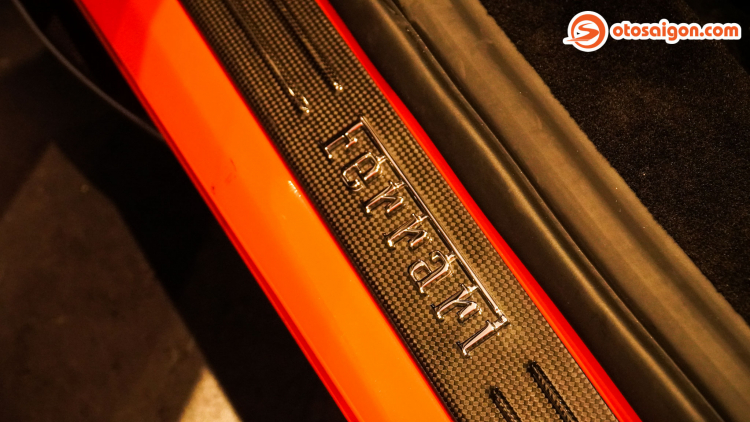 Cận cảnh Ferrari F8 Tributo tại Việt Nam: siêu xe mơ ước của người đam mê tốc độ Cận cảnh Ferrari F8 Tributo tại Việt Nam: siêu xe mơ ước của người đam mê tốc độ