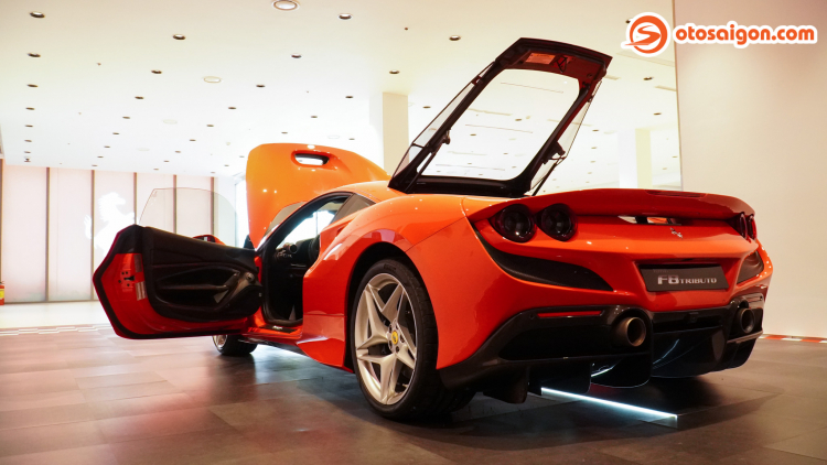Cận cảnh Ferrari F8 Tributo tại Việt Nam: siêu xe mơ ước của người đam mê tốc độ Cận cảnh Ferrari F8 Tributo tại Việt Nam: siêu xe mơ ước của người đam mê tốc độ