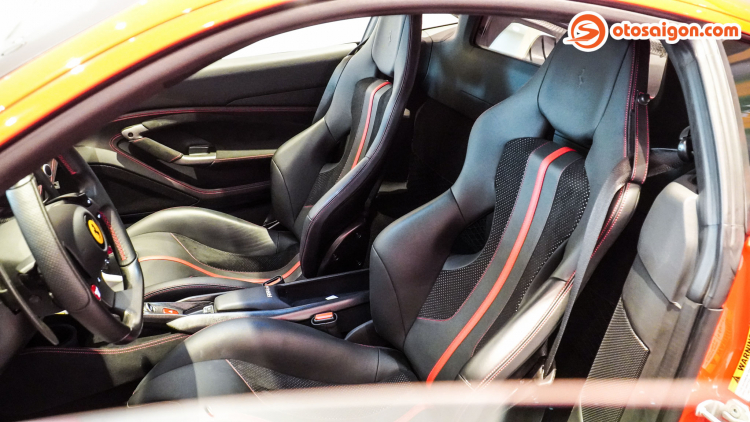 Cận cảnh Ferrari F8 Tributo tại Việt Nam: siêu xe mơ ước của người đam mê tốc độ Cận cảnh Ferrari F8 Tributo tại Việt Nam: siêu xe mơ ước của người đam mê tốc độ