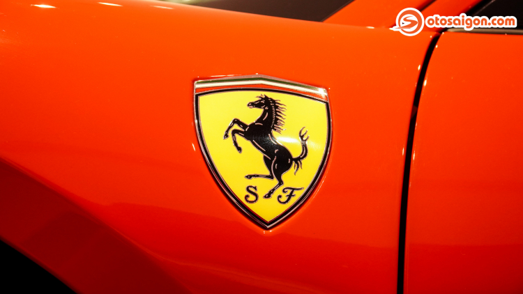 Cận cảnh Ferrari F8 Tributo tại Việt Nam: siêu xe mơ ước của người đam mê tốc độ Cận cảnh Ferrari F8 Tributo tại Việt Nam: siêu xe mơ ước của người đam mê tốc độ