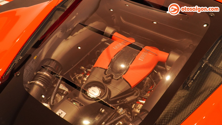 Cận cảnh Ferrari F8 Tributo tại Việt Nam: siêu xe mơ ước của người đam mê tốc độ Cận cảnh Ferrari F8 Tributo tại Việt Nam: siêu xe mơ ước của người đam mê tốc độ