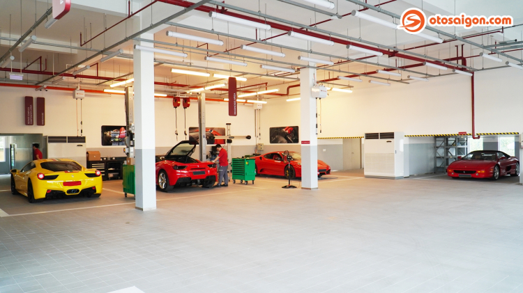 Cận cảnh Ferrari F8 Tributo tại Việt Nam: siêu xe mơ ước của người đam mê tốc độ Cận cảnh Ferrari F8 Tributo tại Việt Nam: siêu xe mơ ước của người đam mê tốc độ