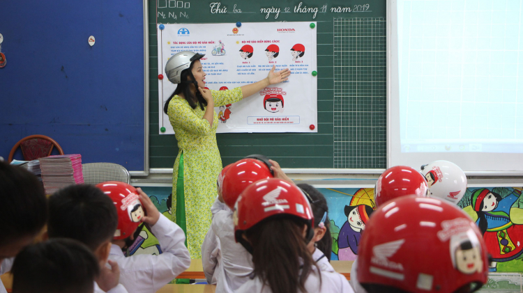 Tổng kết chương trình phối hợp Trao tặng Mũ bảo hiểm cho học sinh lớp Một toàn quốc