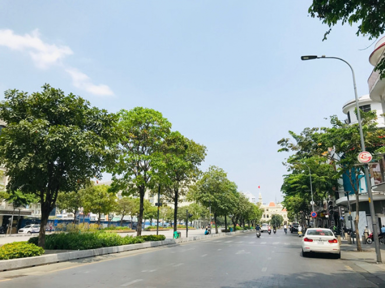 Tiếp tục cấm dừng, đỗ xe trên đường đi bộ Nguyễn Huệ, quận 1