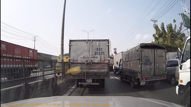 Đường phố Sài Gòn cuối tuần vắng như Tết vì dịch COVID-19 Đường phố Sài Gòn cuối tuần vắng như Tết vì dịch COVID-19
