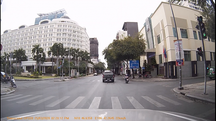 Đường phố Sài Gòn cuối tuần vắng như Tết vì dịch COVID-19 Đường phố Sài Gòn cuối tuần vắng như Tết vì dịch COVID-19