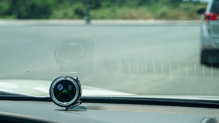 Lắp và đánh giá thiết bị hỗ trợ lái xe an toàn Mobileye 630: khá chính xác nhưng còn một số điểm lưu ý Lắp và đánh giá thiết bị hỗ trợ lái xe an toàn Mobileye 630: khá chính xác nhưng còn một số điểm lưu ý