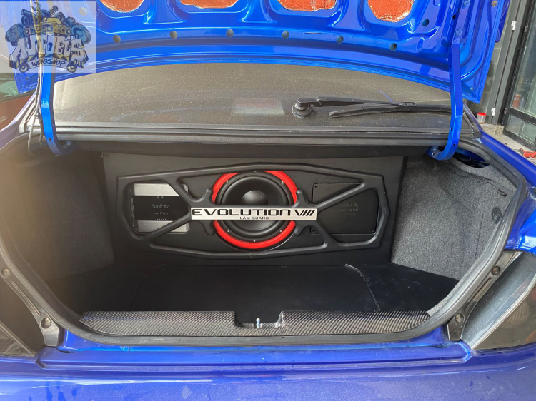 Huyền Thoại JDM: Mitsubishi Evolution 8 nâng cấp hệ thống âm thanh và cách âm.
