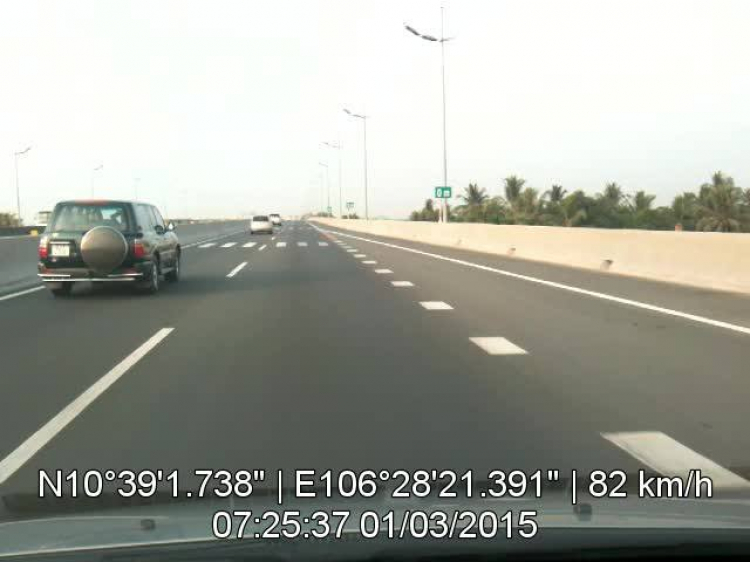 Cao tốc - "Các loại phương tiện tham gia giao thông đường bộ có tốc độ thấp hơn phải đi về bên phải" Cao tốc - "Các loại phương tiện tham gia giao thông đường bộ có tốc độ thấp hơn phải đi về bên phải"
