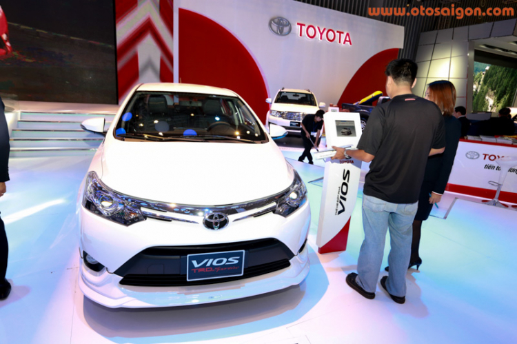 Toyota Việt Nam tăng giá loạt xe bình dân, giảm giá xe sang