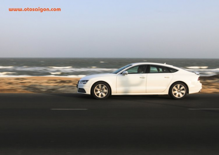 Sau vô lăng Audi A7 Sportback 2015: Sức hút từ đẳng cấp