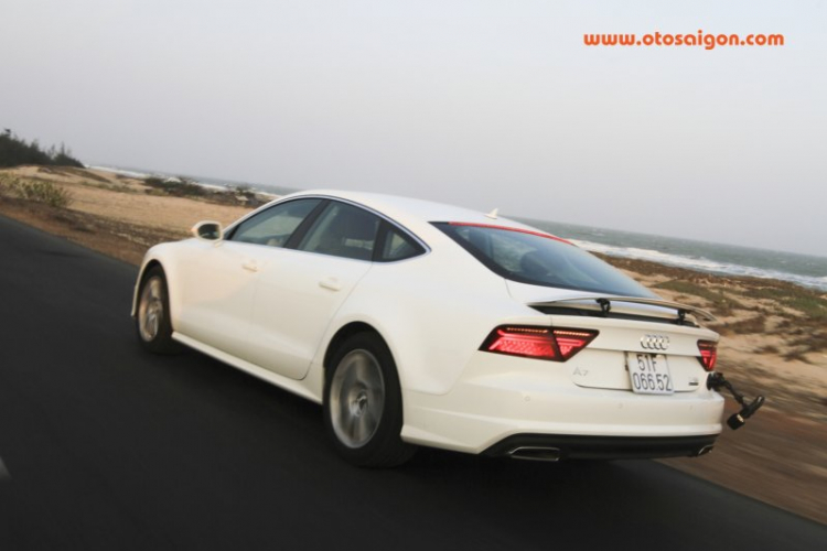 Sau vô lăng Audi A7 Sportback 2015: Sức hút từ đẳng cấp