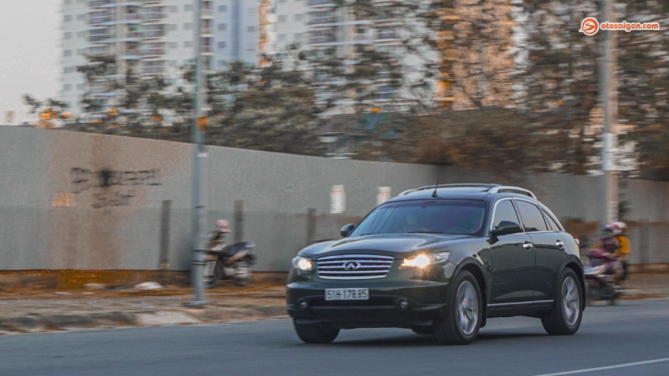 Infiniti FX35 màu độc 15 năm tuổi rao bán giá rẻ hơn Toyota Vios số sàn 2020