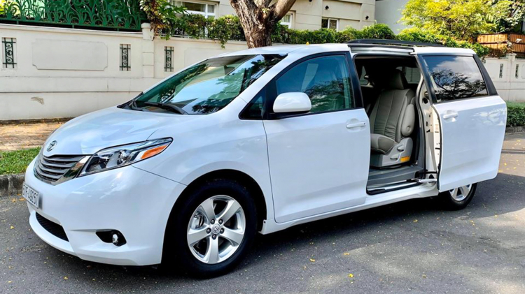 Gần 10 năm tuổi, Toyota Sienna nhập Mỹ bán lại giá vẫn đắt hơn Kia Sedona