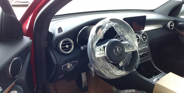 Khách mua Mercedes-Benz GLC 300 Coupé 2020 có thể đặt thêm option