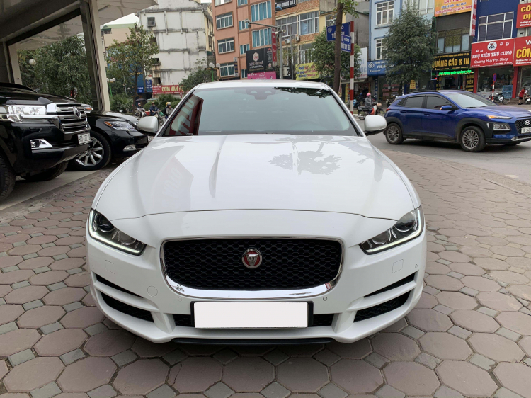 Jaguar XE 2.0T, sản xuất 2015, đăng ký 2016, nhập nguyên chiếc tại Anh Quốc