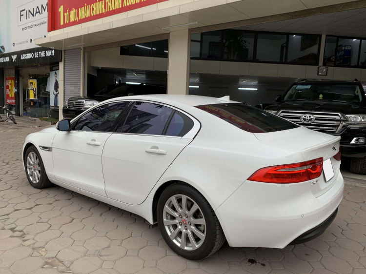 Jaguar XE 2.0T, sản xuất 2015, đăng ký 2016, nhập nguyên chiếc tại Anh Quốc