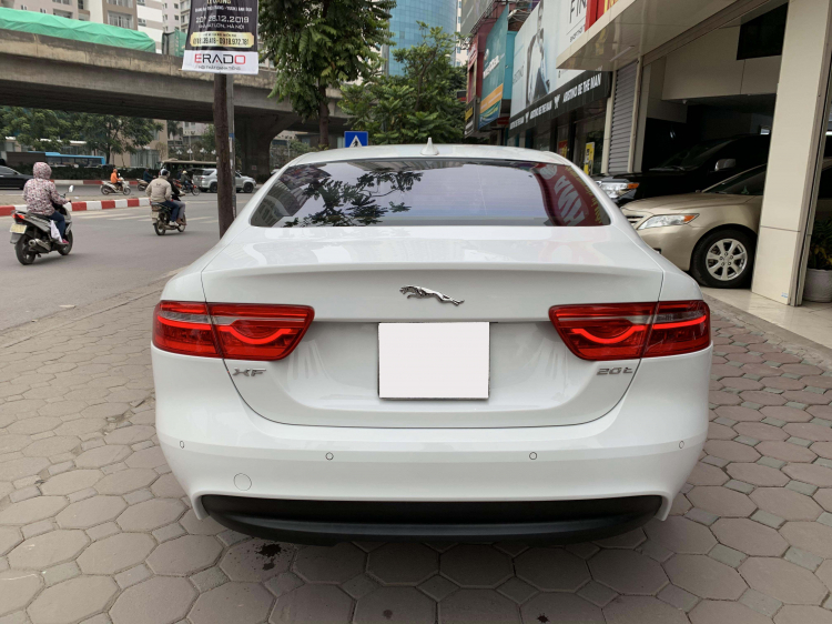 Jaguar XE 2.0T, sản xuất 2015, đăng ký 2016, nhập nguyên chiếc tại Anh Quốc