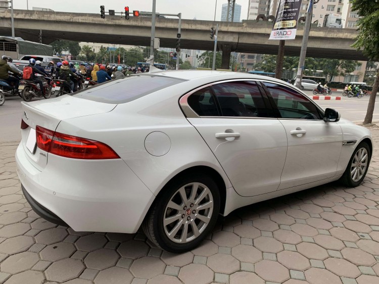 Jaguar XE 2.0T, sản xuất 2015, đăng ký 2016, nhập nguyên chiếc tại Anh Quốc