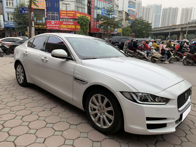 Jaguar XE 2.0T, sản xuất 2015, đăng ký 2016, nhập nguyên chiếc tại Anh Quốc