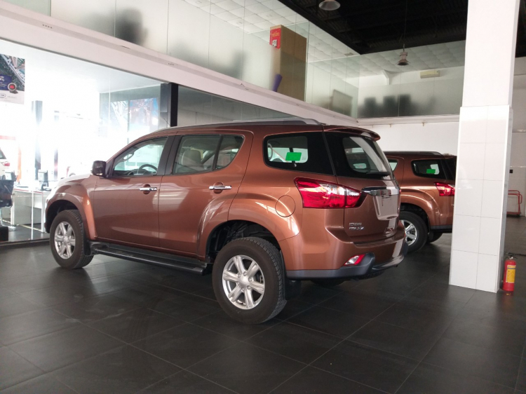 Em thanh lý mấy con isuzu Mux 3.0AT- 2017 giá 750 triệu nhé