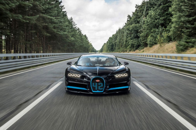 Kỷ lục tốc độ 400km/h của Bugatti Chiron đã được ghi hình lại như thế nào?