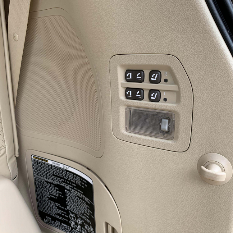 Lexus LX570 V8 5.7L màu vàng cát, nội thất kem. sản xuất và đăng ký 2012