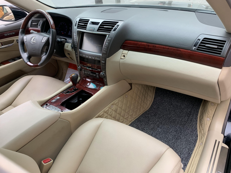 Lexus LS460 sản xuất 2008 Màu đen nội thất kem