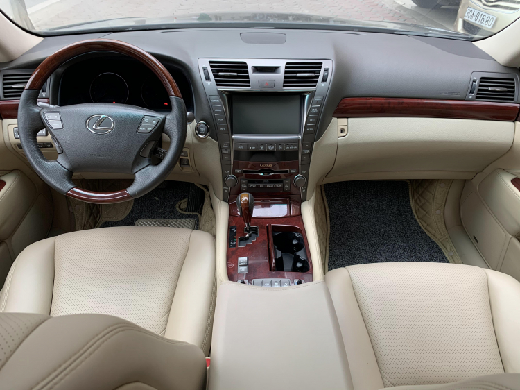 Lexus LS460 sản xuất 2008 Màu đen nội thất kem