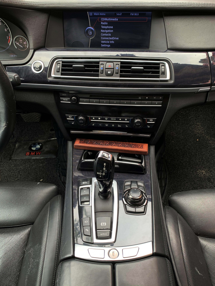 BMW 750Li nhập khẩu nguyên chiếc tại Đức sản xuất 2009 đăng ký 2010