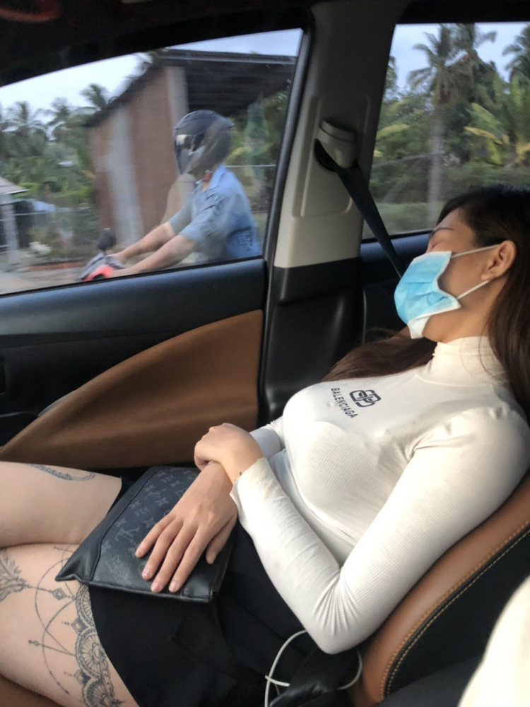 Nhật ký học B2 bị ăn bớt giờ và thầy toàn cắm đầu vào điện thoại Nhật ký học B2 bị ăn bớt giờ và thầy toàn cắm đầu vào điện thoại
