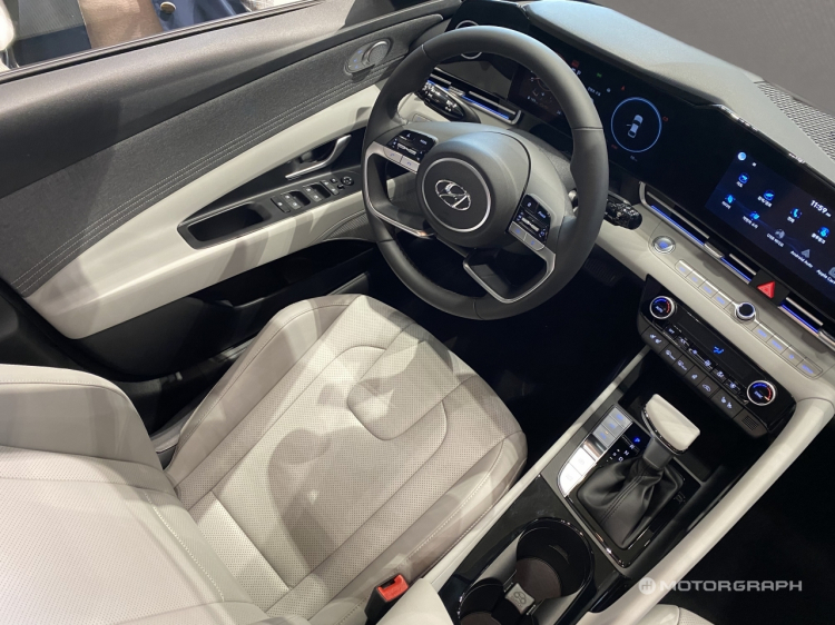 Cận cảnh Hyundai Elantra 2021 thế hệ mới tại Hàn Quốc, giá chưa đến 300 triệu đồng