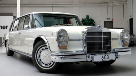 1975-Mercedes-Benz-600-Pullman-restomod-with-modern-Maybach-components-1 (19).jpg