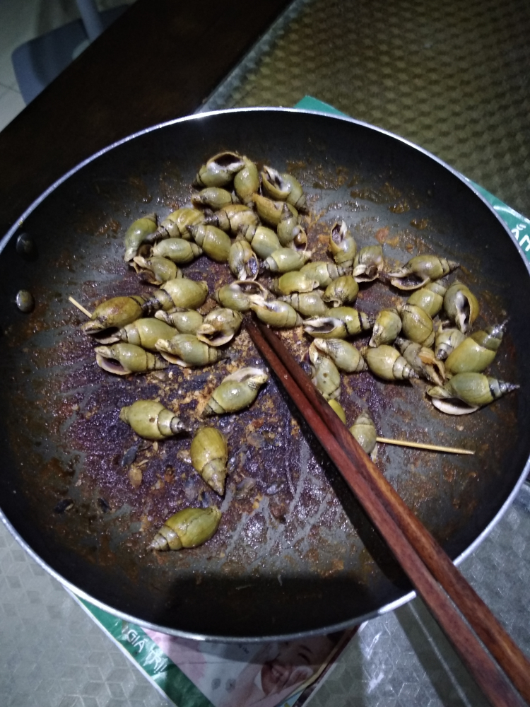Ngồi không ăn mãi núi cũng lỡ Ngồi không ăn mãi núi cũng lỡ