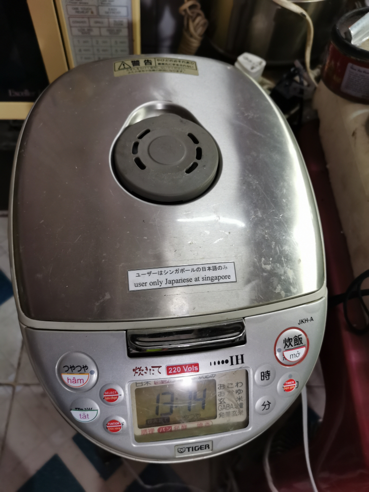 Nấu cơm cháy bằng nồi cơm nội địa Nhật, chuyển điện 100v sang 220v nồi nội địa.