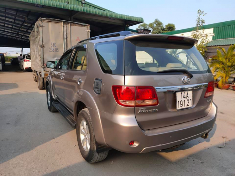 Hàng hiếm Toyota Fortuner máy xăng V6 4.0L nhập Trung Đông tại Việt Nam