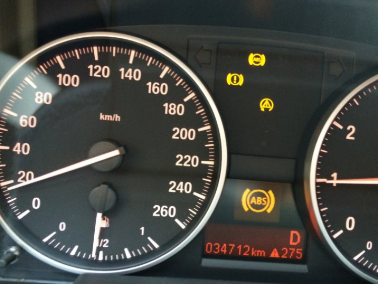 Xin trợ giúp lỗi cảnh báo ABS trên xe BMW 325i