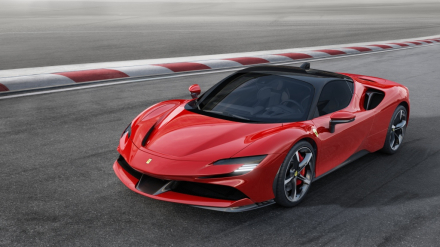 2. SF90 Stradale.jpg