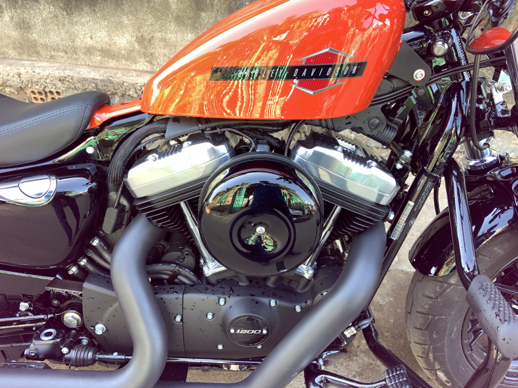 Nhờ các bác tư vấn giữa Harley Davidson Iron 1200 và 48 Nhờ các bác tư vấn giữa Harley Davidson Iron 1200 và 48