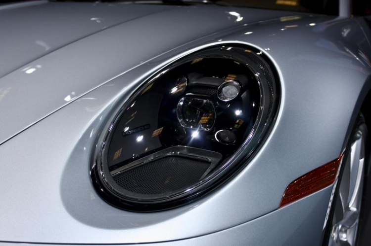 Xe điện Porsche Taycan Turbo đầu tiên cập bến Việt Nam Xe điện Porsche Taycan Turbo đầu tiên cập bến Việt Nam