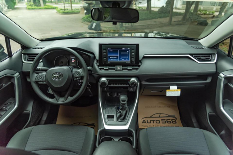 Cận cảnh những trang bị trên Toyota RAV4 bản tiêu chuẩn nhập Mỹ giá 2,3 tỉ đồng