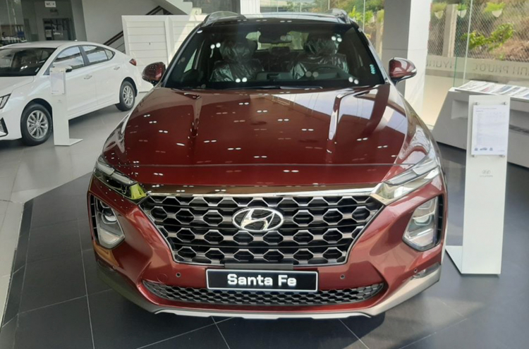 Hyundai SantaFe giảm giá đến 100 triệu tại Việt Nam, quyết so kè Toyota Fortuner