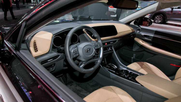 Vừa ra mắt, Hyundai Sonata đã phải triệu hồi vì quá hiện đại Vừa ra mắt, Hyundai Sonata đã phải triệu hồi vì quá hiện đại