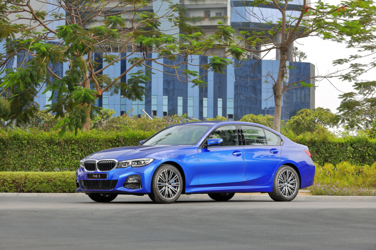 THACO BMW ra mắt 3 phiên bản 320i và 330i mới, giá từ 1,89 tỷ đồng THACO BMW ra mắt 3 phiên bản 320i và 330i mới, giá từ 1,89 tỷ đồng
