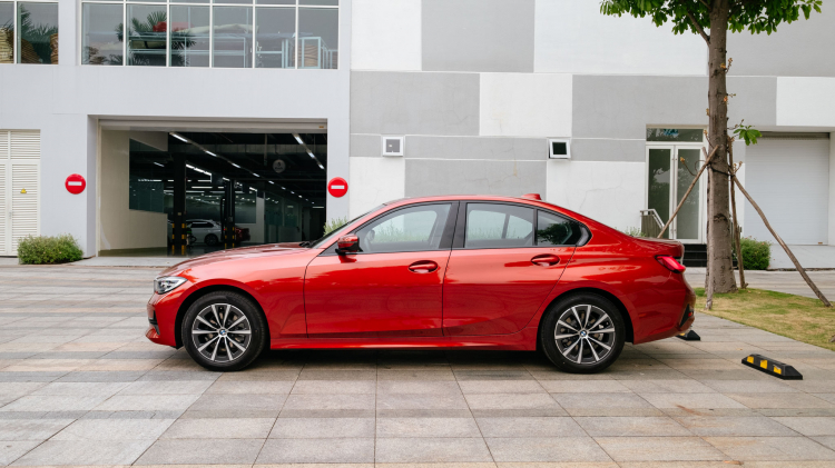 Chênh 170 triệu đồng, chọn BMW 320i Sport Line hay Mercedes C200 Exclusive? Chênh 170 triệu đồng, chọn BMW 320i Sport Line hay Mercedes C200 Exclusive?