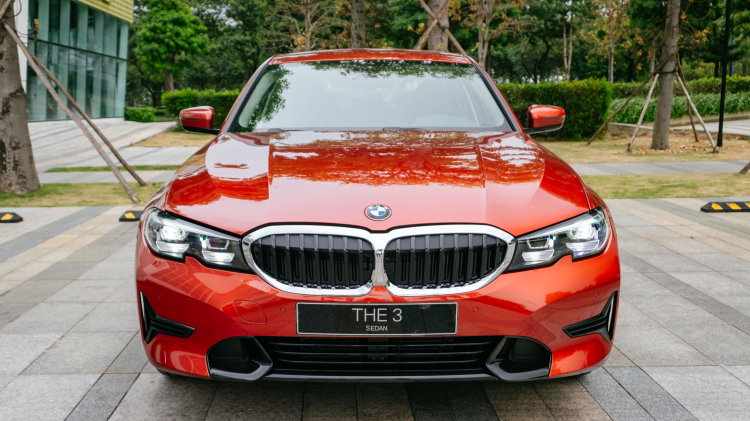 Chênh 170 triệu đồng, chọn BMW 320i Sport Line hay Mercedes C200 Exclusive? Chênh 170 triệu đồng, chọn BMW 320i Sport Line hay Mercedes C200 Exclusive?