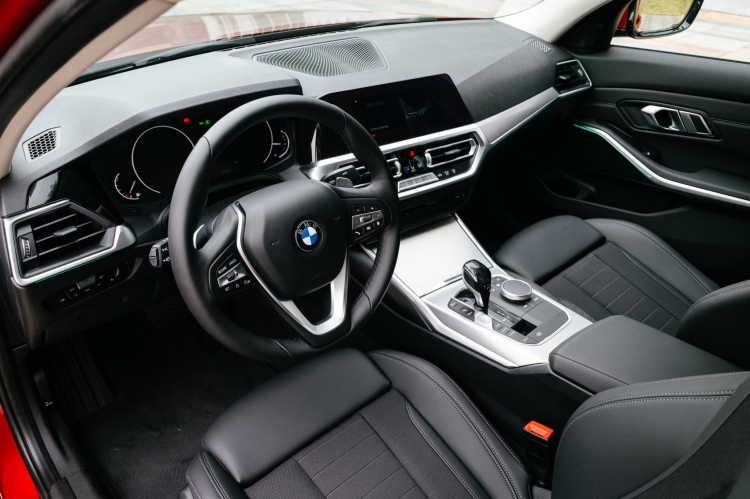 Chênh 170 triệu đồng, chọn BMW 320i Sport Line hay Mercedes C200 Exclusive? Chênh 170 triệu đồng, chọn BMW 320i Sport Line hay Mercedes C200 Exclusive?