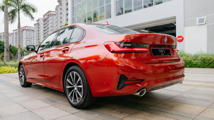 Chênh 170 triệu đồng, chọn BMW 320i Sport Line hay Mercedes C200 Exclusive? Chênh 170 triệu đồng, chọn BMW 320i Sport Line hay Mercedes C200 Exclusive?