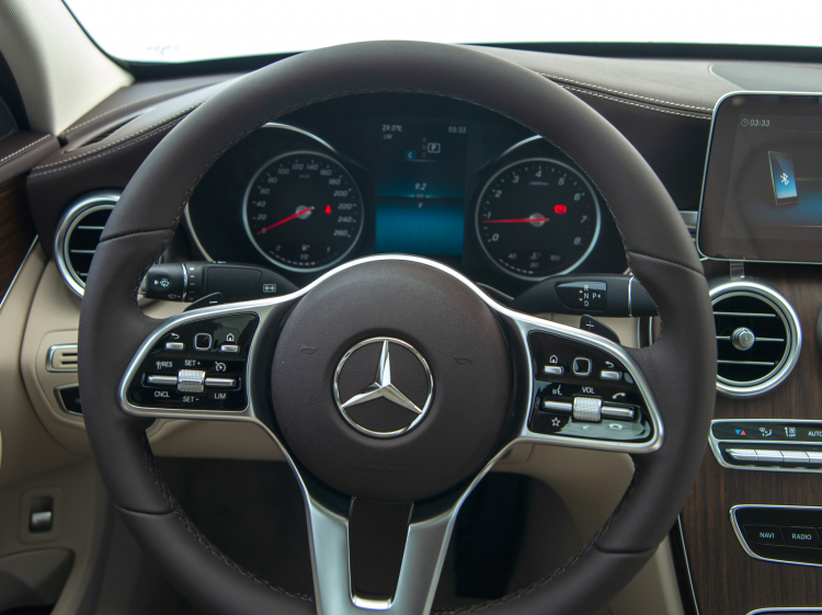 Chênh 170 triệu đồng, chọn BMW 320i Sport Line hay Mercedes C200 Exclusive? Chênh 170 triệu đồng, chọn BMW 320i Sport Line hay Mercedes C200 Exclusive?